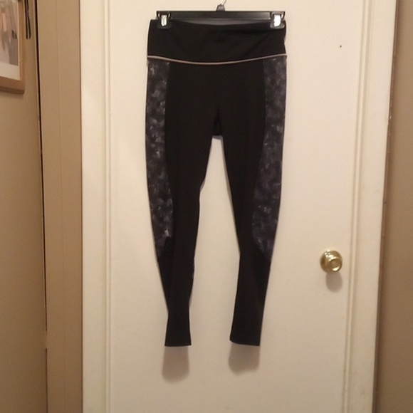 Mono B Black With Marble Design Inside Waist Pocket Leggings - Size Large - Picture 2 of 10